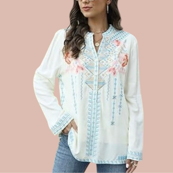 Tops - NWT Embroidered White and Blue Women's Tunic